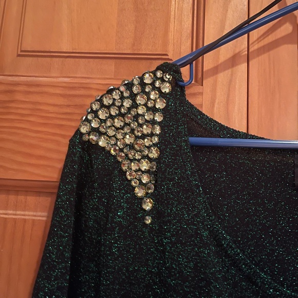 H&M holiday bling. Green sparkle and rhinestone trim tunic - Picture 5 of 5